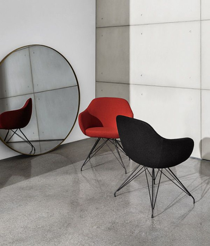Фото №3 - Cadira chair with armrests on an openwork base(CADIRAWIRE)
