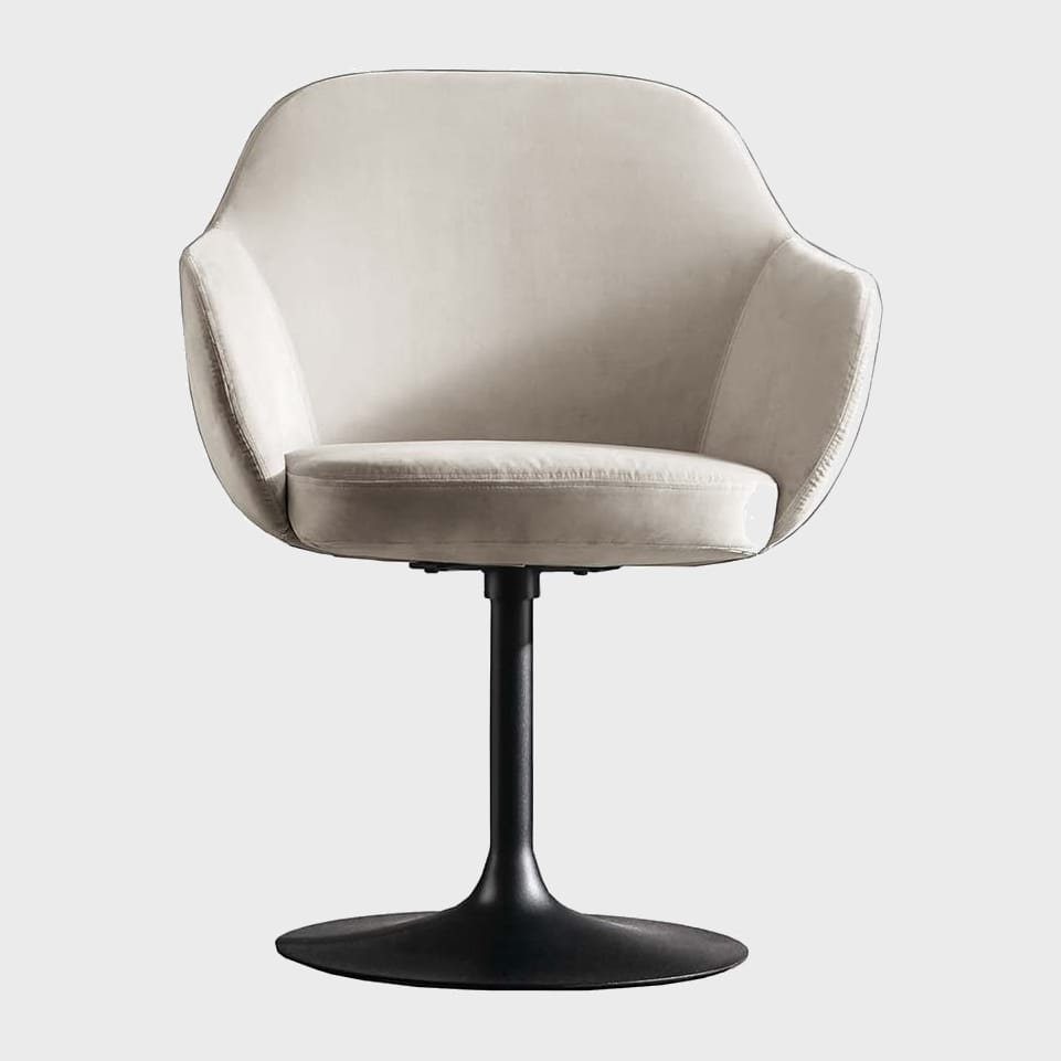 Cadira chair with armrests on a rotating base